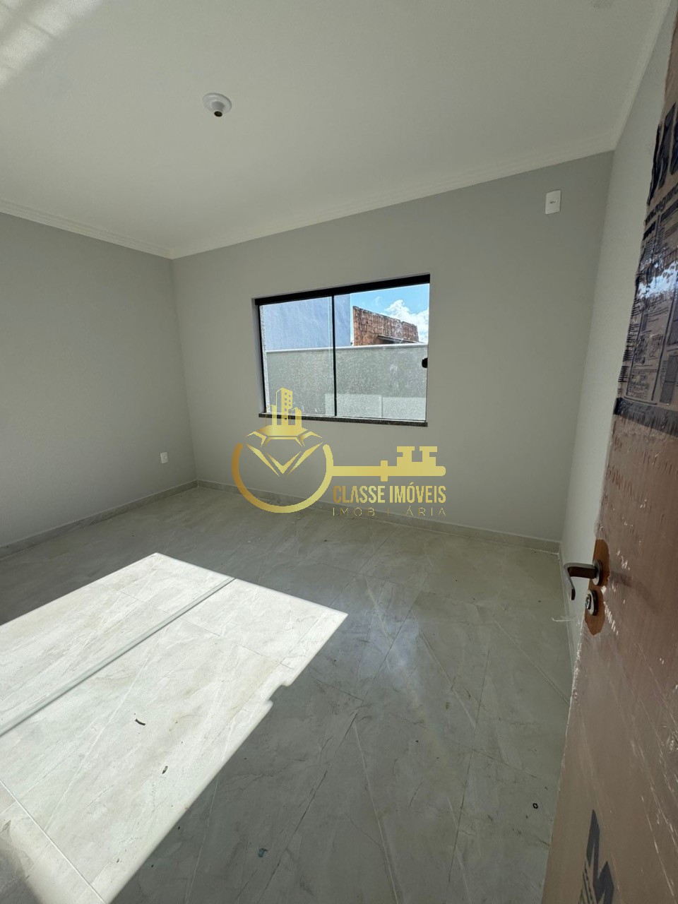 Geminado à venda em Barra Velha-SC, no bairro Quinta dos Açorianos: 1 quarto, 1 suíte, 1 sala, 1 banheiro, 1 vaga de garagem, 63m²!