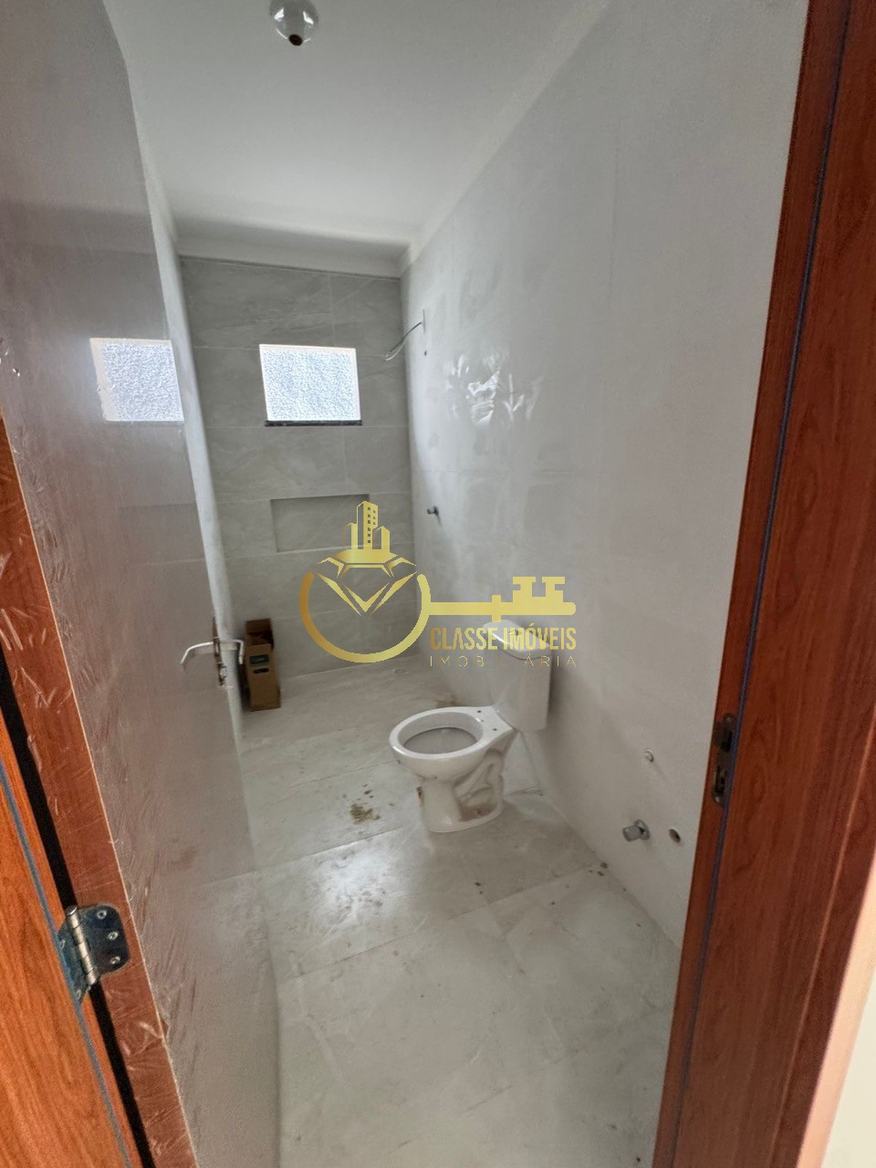 Geminado à venda em Barra Velha-SC, no bairro Quinta dos Açorianos: 1 quarto, 1 suíte, 1 sala, 1 banheiro, 1 vaga de garagem, 63m²!