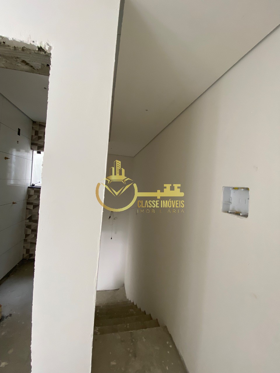 Geminado à venda em Itajaí-SC, bairro Murta: 3 quartos, 1 suíte, 2 salas, 1 banheiro, 2 vagas, 80m². Confira!