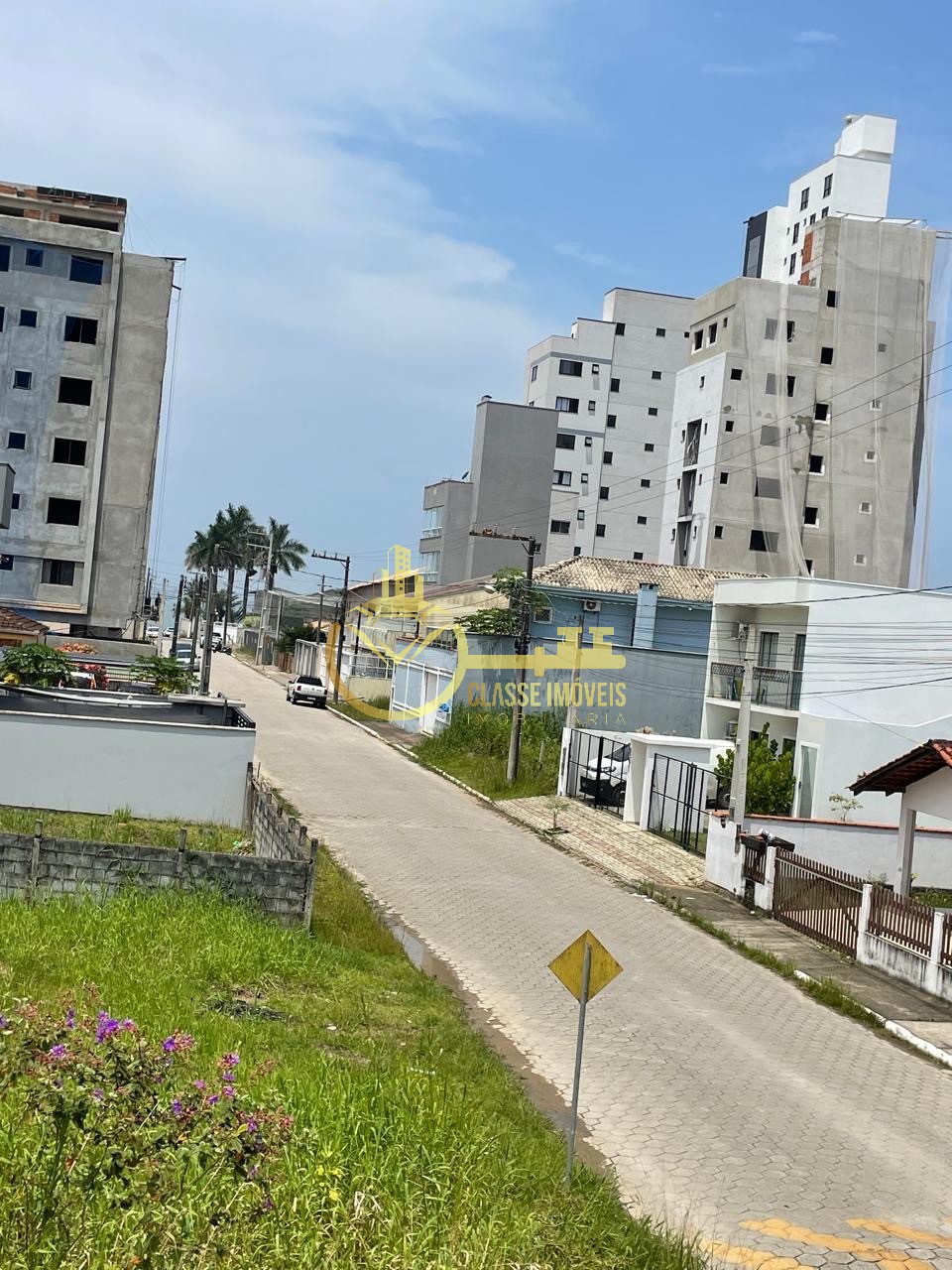 Geminado à venda em Balneário Piçarras-SC, bairro Itacolumi: 3 quartos, 1 suíte, 2 vagas, 136,50m². Venha conferir!
