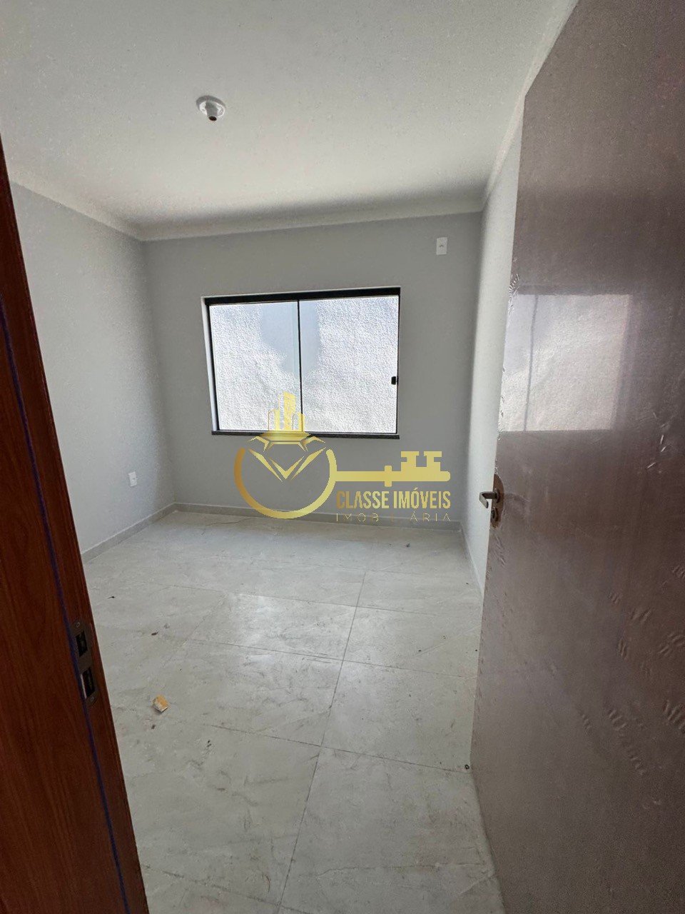 Geminado à venda em Barra Velha-SC, no bairro Quinta dos Açorianos: 1 quarto, 1 suíte, 1 sala, 1 banheiro, 1 vaga de garagem, 63m²!