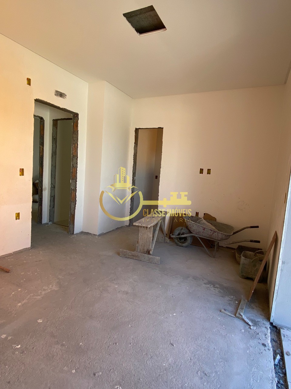 Sobrado à venda em Itajaí-SC, São João: 2 quartos, 1 suíte, 1 sala, 2 banheiros, 2 vagas, 104m² de área