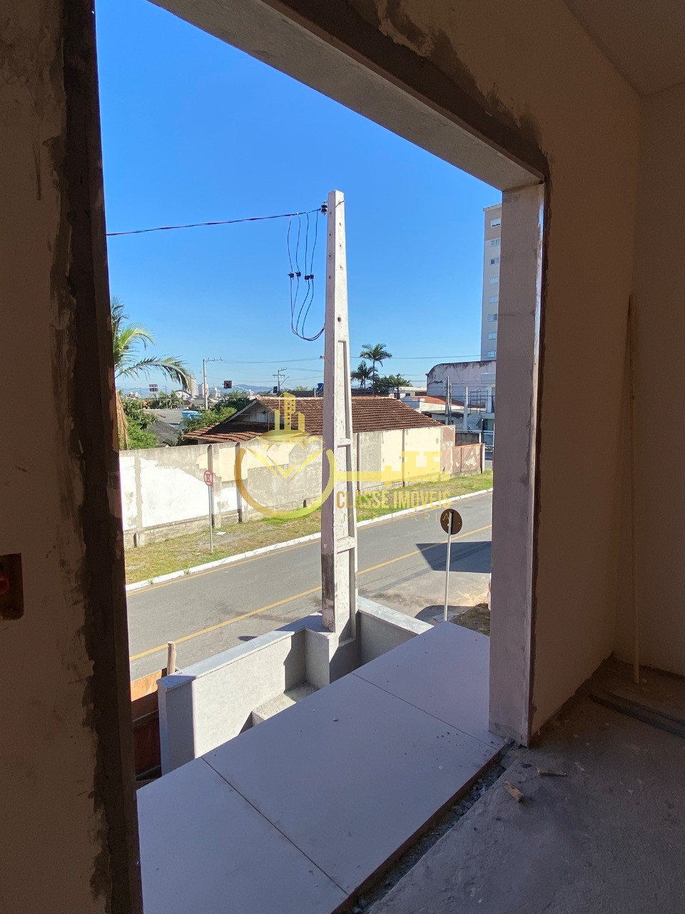 Sobrado à venda em Itajaí-SC, São João: 2 quartos, 1 suíte, 1 sala, 2 banheiros, 2 vagas, 104m² de área