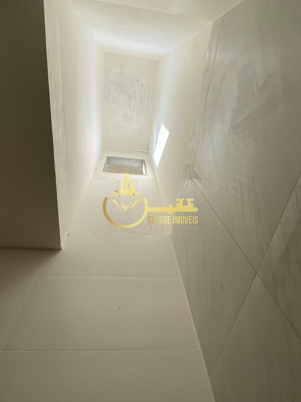 Sobrado à venda em Itajaí-SC, São João: 2 quartos, 1 suíte, 1 sala, 2 banheiros, 2 vagas, 104m² de área