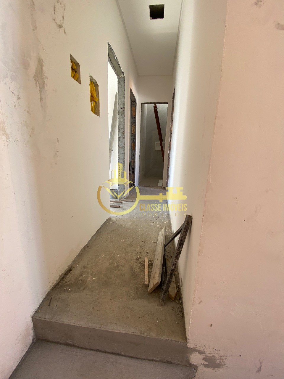 Sobrado à venda em Itajaí-SC, São João: 2 quartos, 1 suíte, 1 sala, 2 banheiros, 2 vagas, 104m² de área