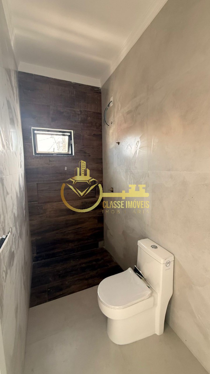 Sobrado à venda em Itajaí-SC, bairro São João: 2 quartos, 1 suíte, 102m² de área. Aproveite!