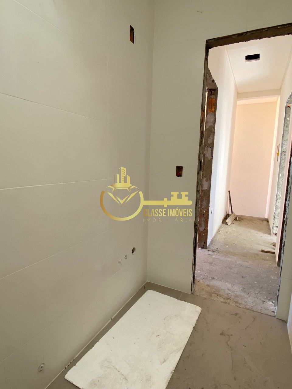 Sobrado à venda em Itajaí-SC, São João: 2 quartos, 1 suíte, 1 sala, 2 banheiros, 2 vagas, 104m² de área