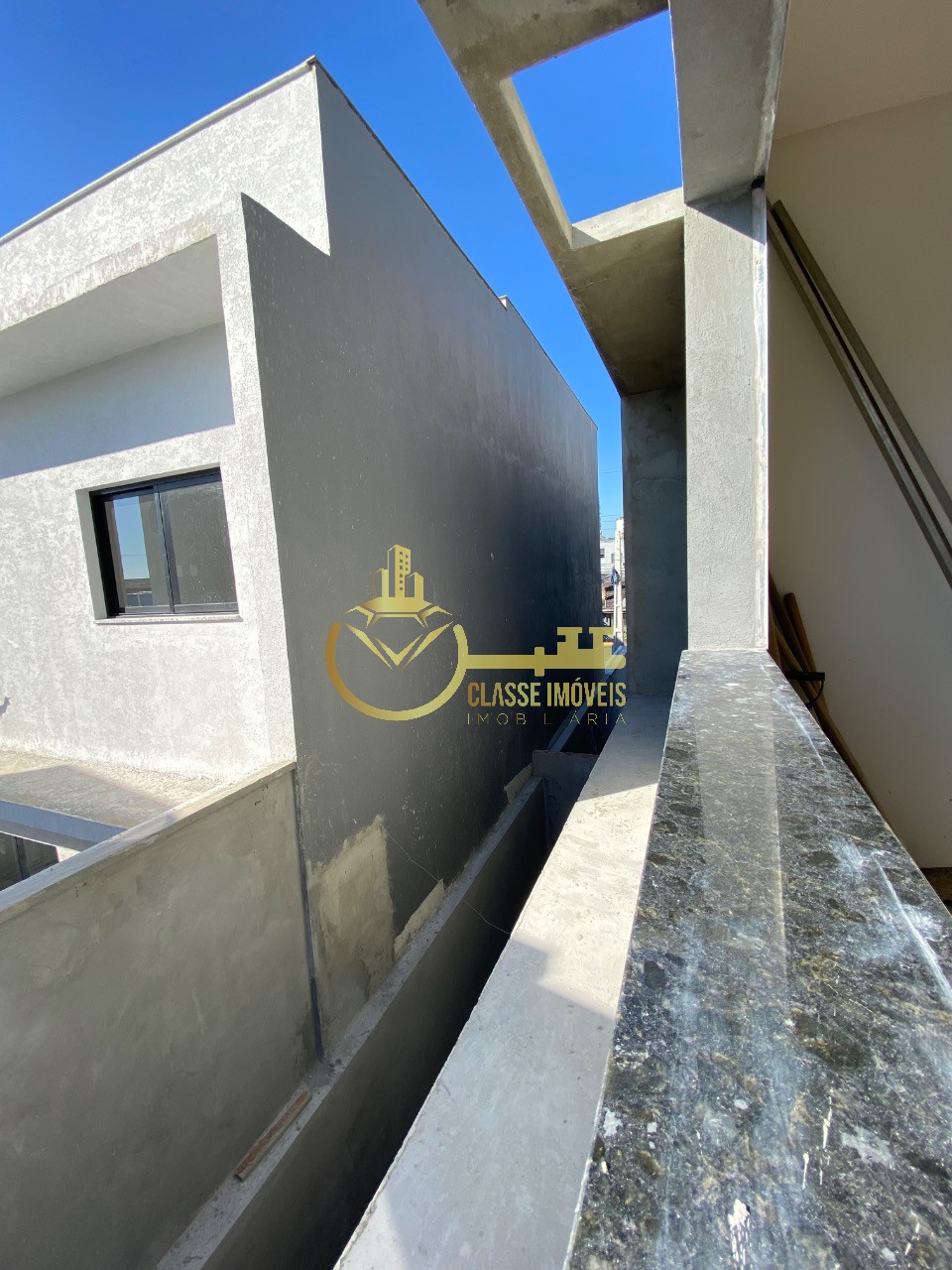 Sobrado à venda em Itajaí-SC, São João: 2 quartos, 1 suíte, 1 sala, 2 banheiros, 2 vagas, 104m² de área