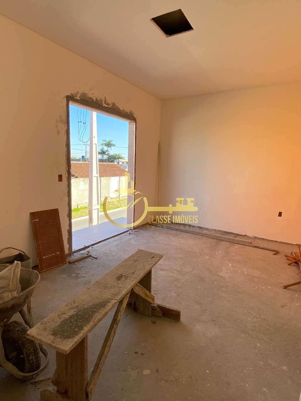Sobrado à venda em Itajaí-SC, São João: 2 quartos, 1 suíte, 1 sala, 2 banheiros, 2 vagas, 104m² de área