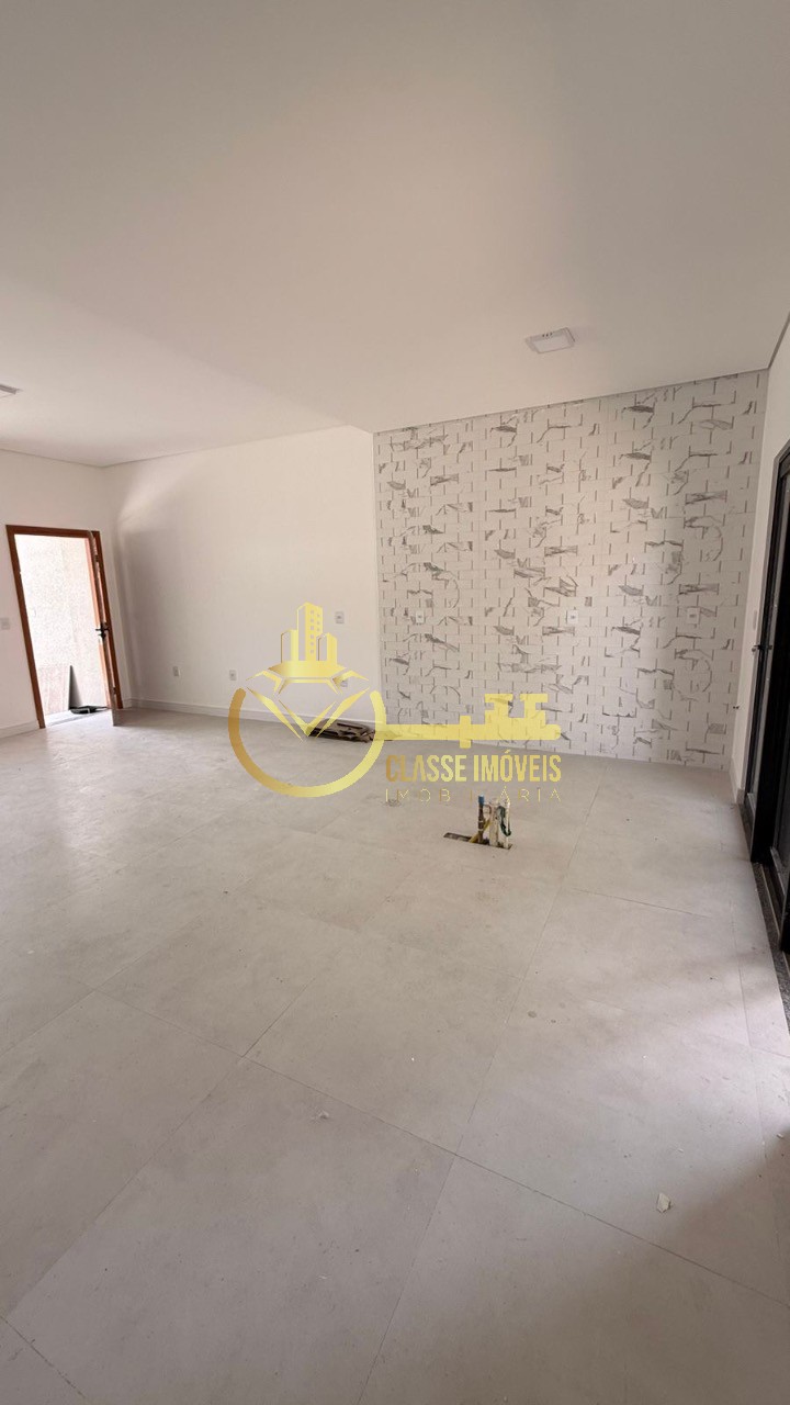 Sobrado à venda em Itajaí-SC, bairro São João: 2 quartos, 1 suíte, 102m² de área. Aproveite!