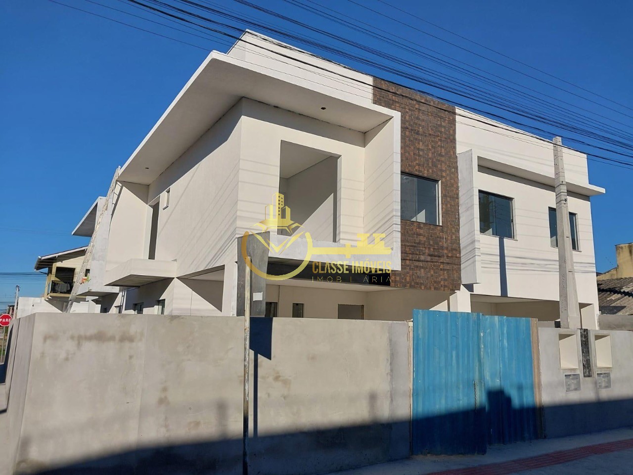 Geminado à venda em Itajaí-SC, bairro Murta: 3 quartos, 1 suíte, 2 salas, 1 banheiro, 2 vagas, 80m². Confira!