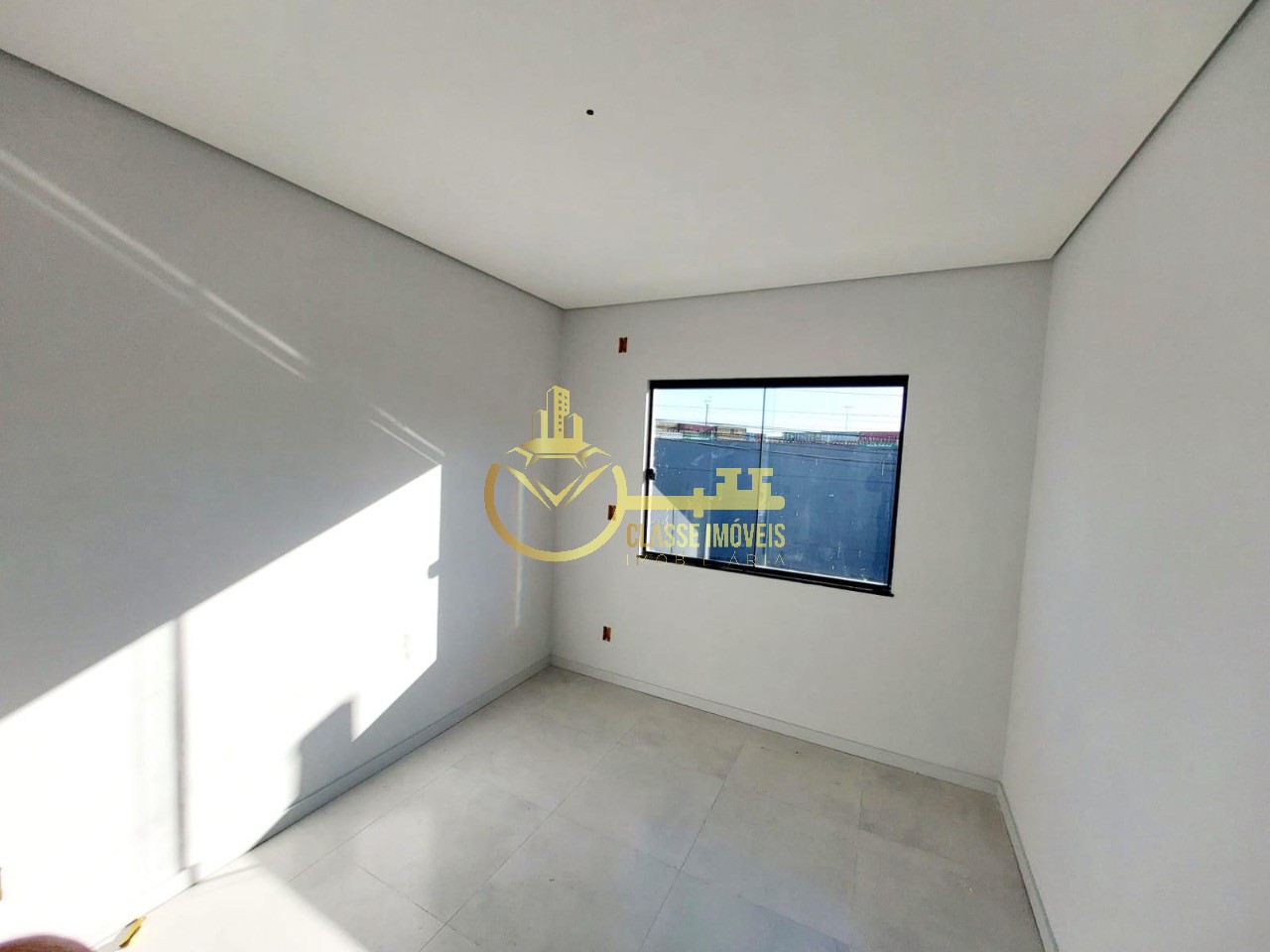 Geminado à venda em Itajaí-SC, bairro Murta: 3 quartos, 1 suíte, 2 salas, 1 banheiro, 2 vagas, 80m². Confira!