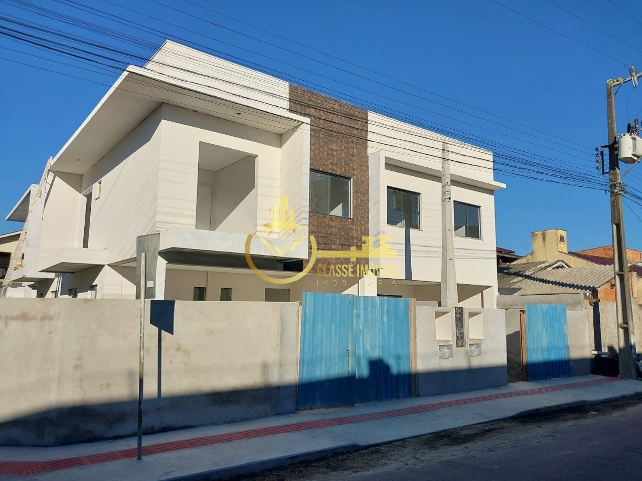 Geminado à venda em Itajaí-SC, bairro Murta: 3 quartos, 1 suíte, 2 salas, 1 banheiro, 2 vagas, 80m². Confira!