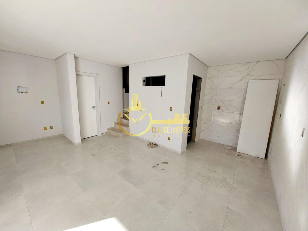 Geminado à venda em Itajaí-SC, bairro Murta: 3 quartos, 1 suíte, 2 salas, 1 banheiro, 2 vagas, 80m². Confira!