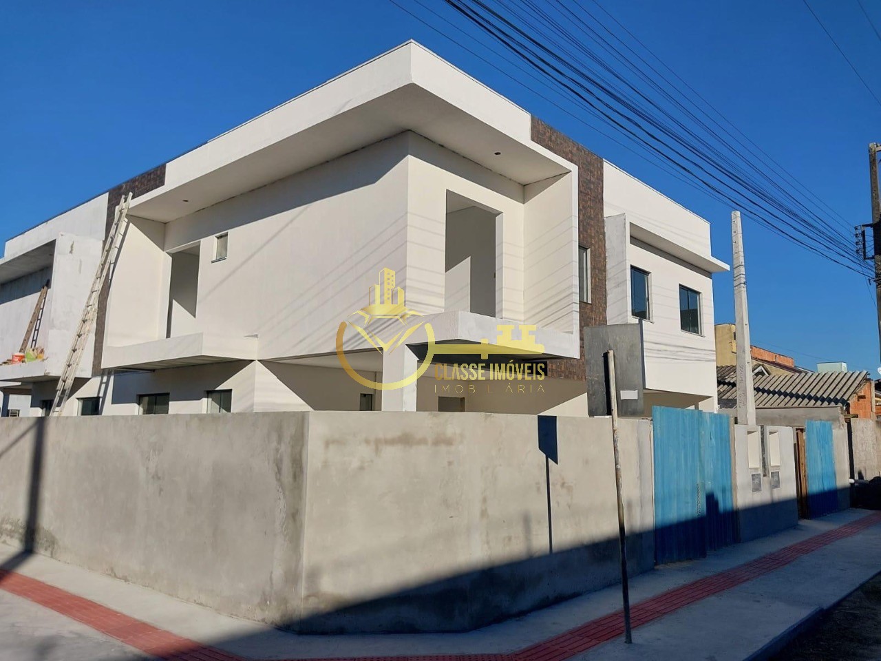 Geminado à venda em Itajaí-SC, bairro Murta: 3 quartos, 1 suíte, 2 salas, 1 banheiro, 2 vagas, 80m². Confira!