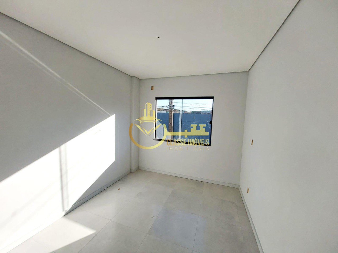 Geminado à venda em Itajaí-SC, bairro Murta: 3 quartos, 1 suíte, 2 salas, 1 banheiro, 2 vagas, 80m². Confira!