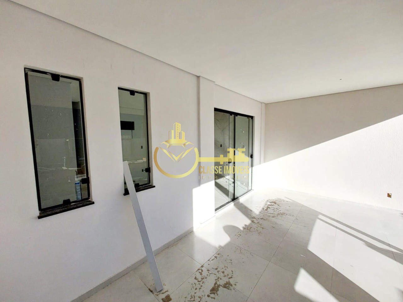 Geminado à venda em Itajaí-SC, bairro Murta: 3 quartos, 1 suíte, 2 salas, 1 banheiro, 2 vagas, 80m². Confira!