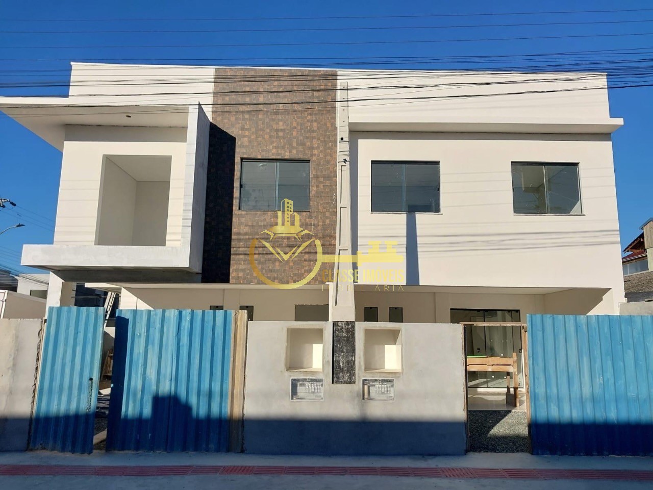 Geminado à venda em Itajaí-SC, bairro Murta: 3 quartos, 1 suíte, 2 salas, 1 banheiro, 2 vagas, 80m². Confira!