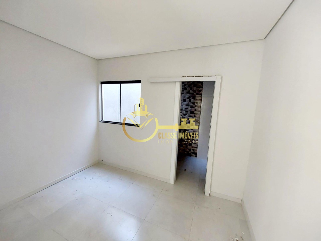Geminado à venda em Itajaí-SC, bairro Murta: 3 quartos, 1 suíte, 2 salas, 1 banheiro, 2 vagas, 80m². Confira!