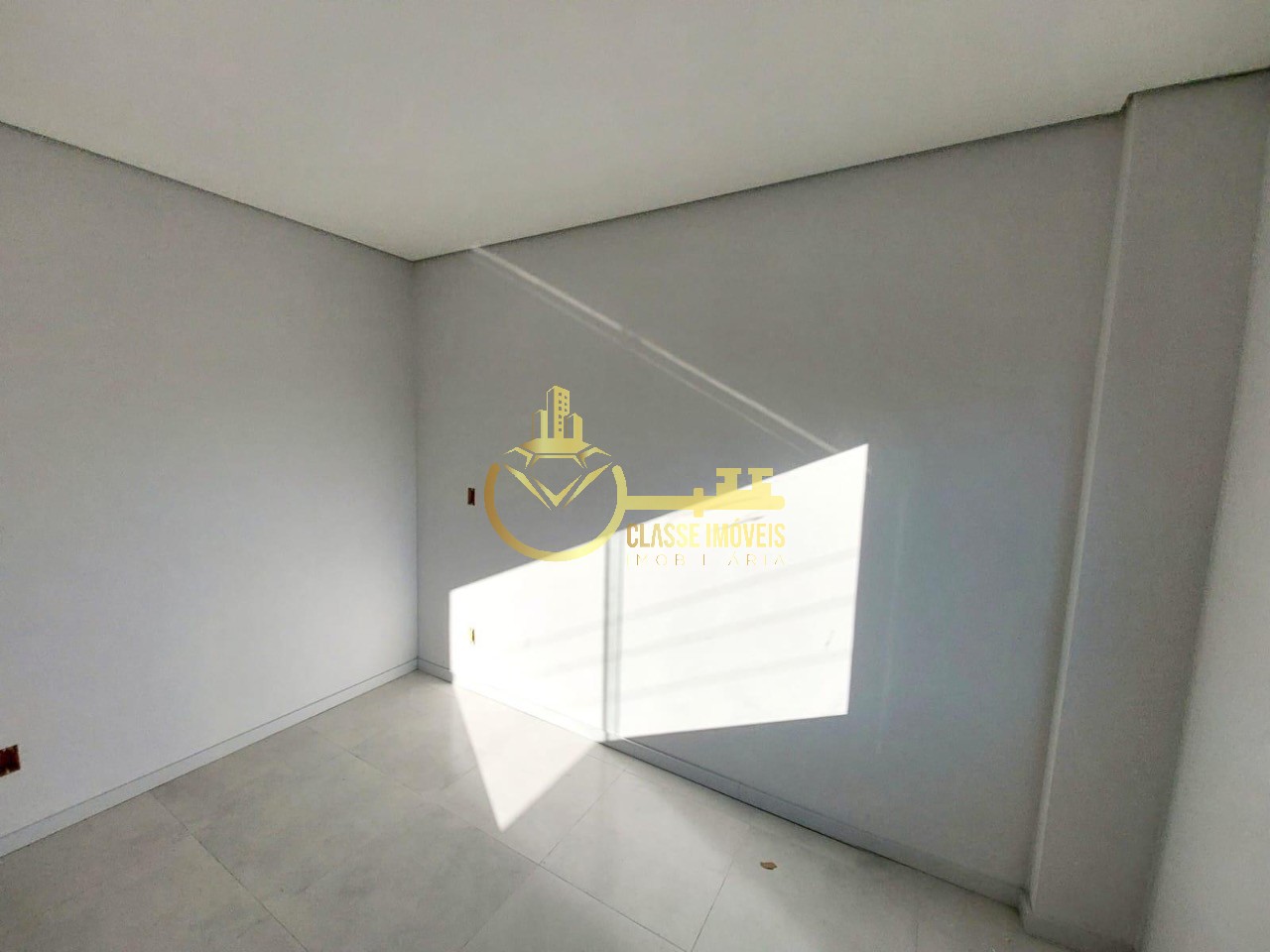 Geminado à venda em Itajaí-SC, bairro Murta: 3 quartos, 1 suíte, 2 salas, 1 banheiro, 2 vagas, 80m². Confira!