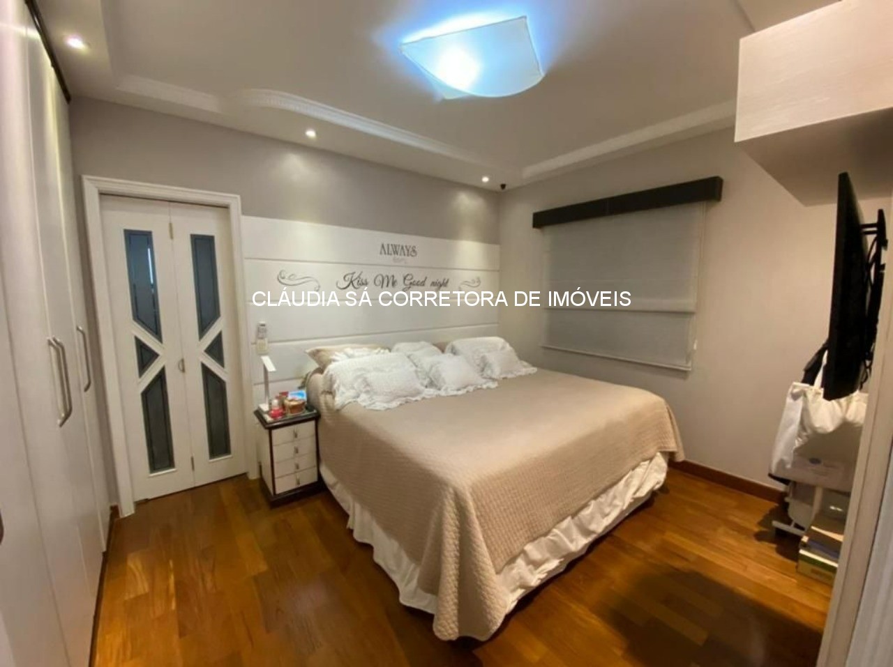 Apartamento de Luxo no Tatuapé: 4 Quartos, 2 Suítes, 3 Salas, 5 Banheiros, 5 Vagas de Garagem, 193m² - São Paulo-SP!