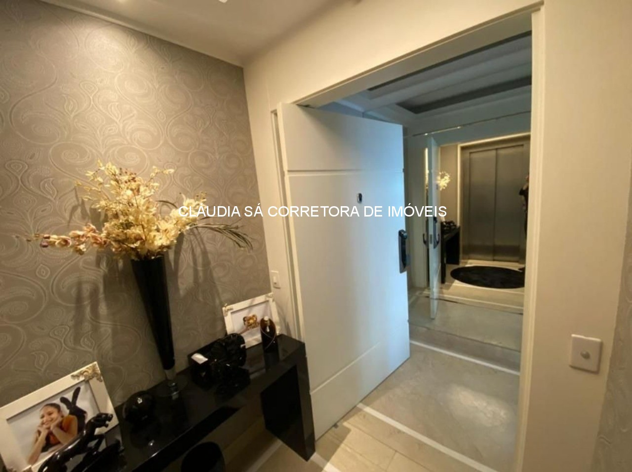 Apartamento de Luxo no Tatuapé: 4 Quartos, 2 Suítes, 3 Salas, 5 Banheiros, 5 Vagas de Garagem, 193m² - São Paulo-SP!
