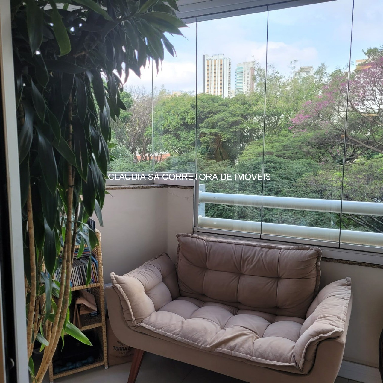 Imperdível: Apartamento à venda no Tatuapé, São Paulo-SP, 3 quartos, 1 suíte, 2 salas, 3 banheiros, 2 vagas, 81m²! . Estuda permuta por outro menor.