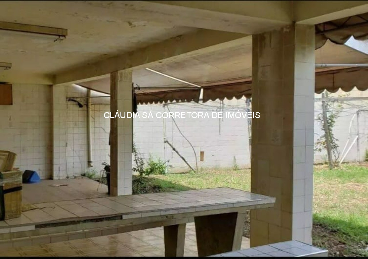 Galpão industrial à venda e ou locação na Vila Carrão, São Paulo-SP: 5 salas, 6 banheiros, 8 vagas de garagem, 1.325,00 m² de área 1.600 de terreno.