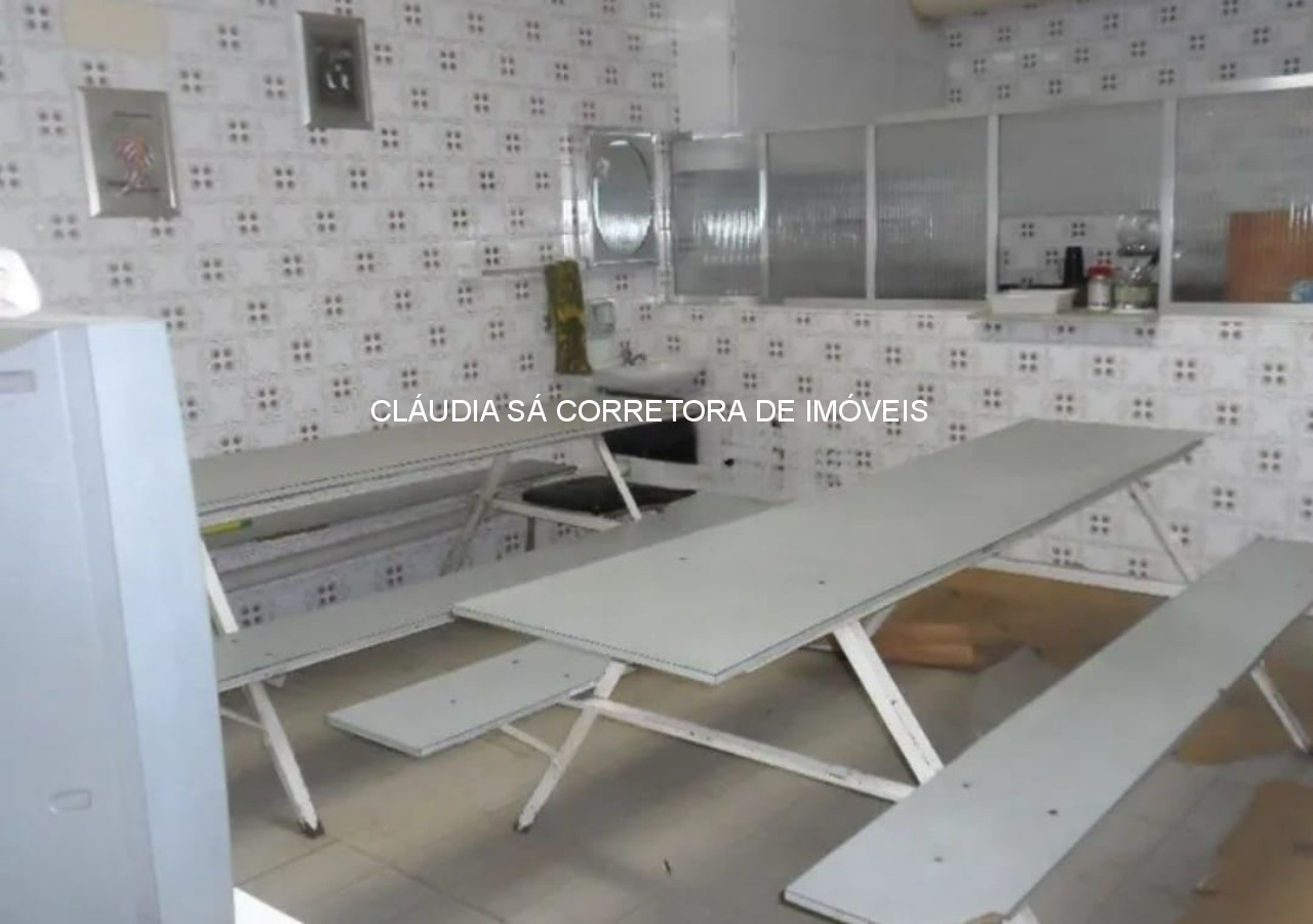 Galpão industrial à venda e ou locação na Vila Carrão, São Paulo-SP: 5 salas, 6 banheiros, 8 vagas de garagem, 1.325,00 m² de área 1.600 de terreno.