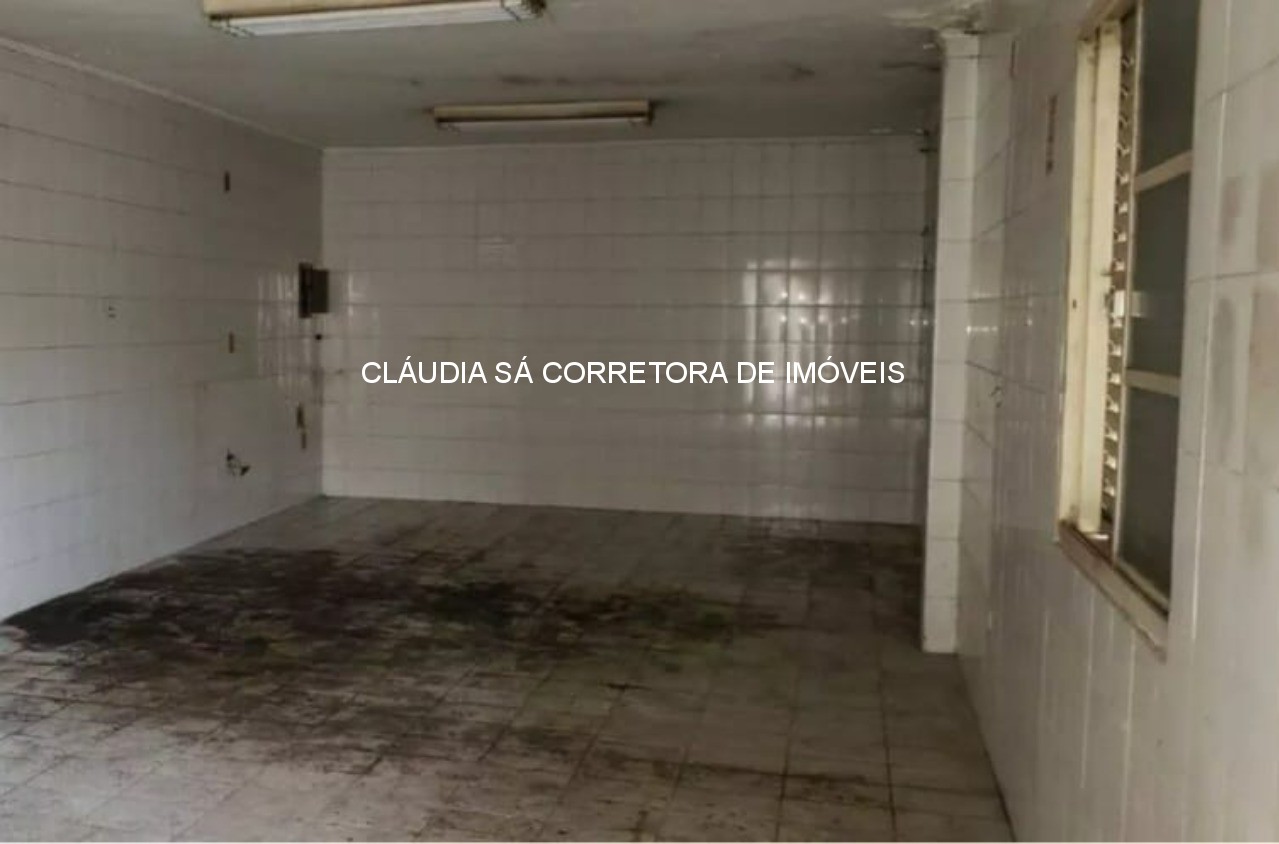 Galpão industrial à venda e ou locação na Vila Carrão, São Paulo-SP: 5 salas, 6 banheiros, 8 vagas de garagem, 1.325,00 m² de área 1.600 de terreno.