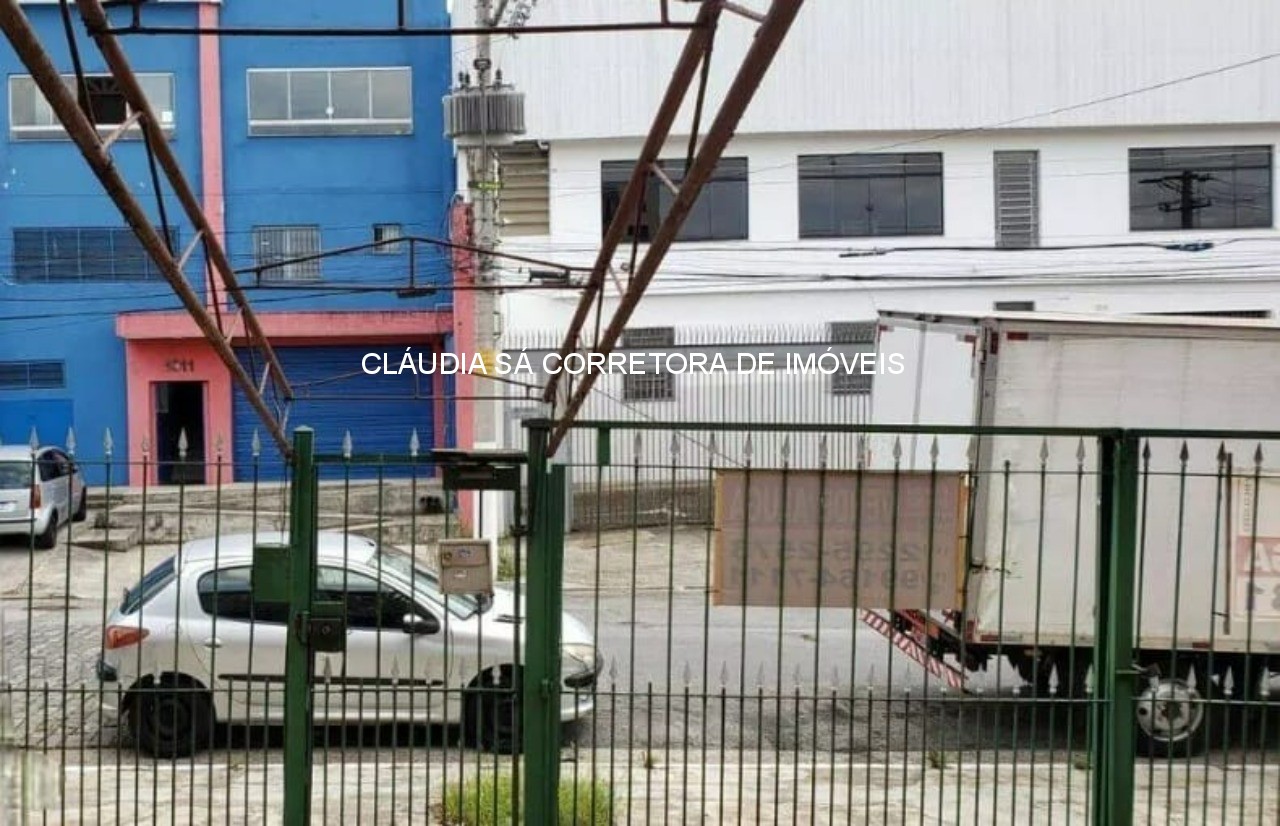 Galpão industrial à venda e ou locação na Vila Carrão, São Paulo-SP: 5 salas, 6 banheiros, 8 vagas de garagem, 1.325,00 m² de área 1.600 de terreno.