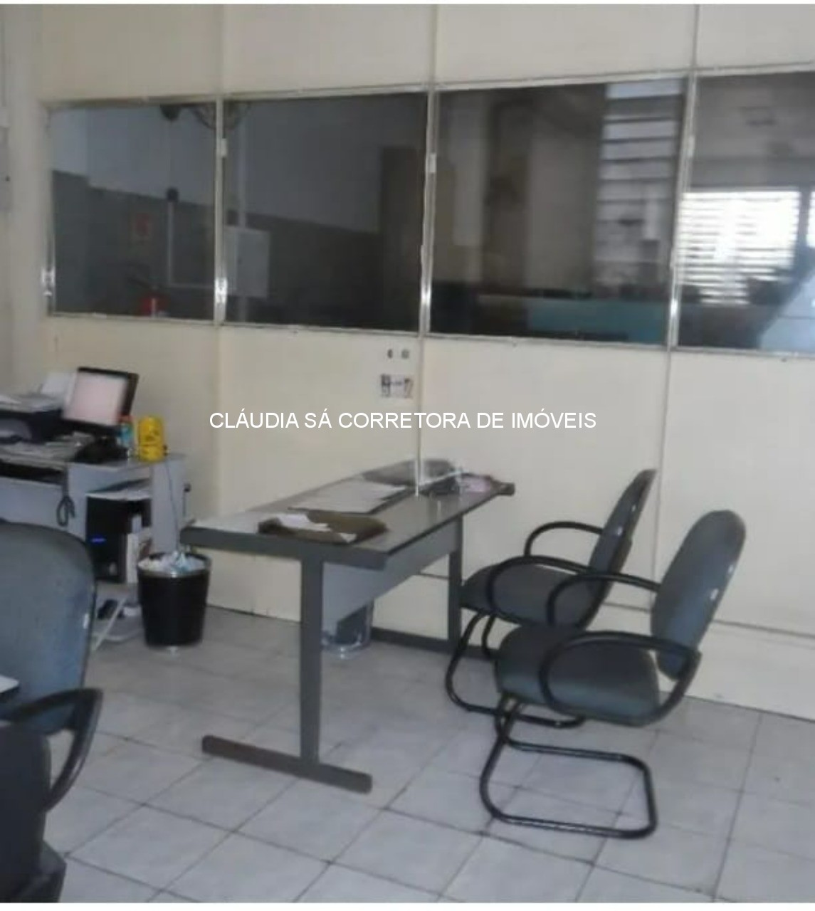 Galpão industrial à venda e ou locação na Vila Carrão, São Paulo-SP: 5 salas, 6 banheiros, 8 vagas de garagem, 1.325,00 m² de área 1.600 de terreno.
