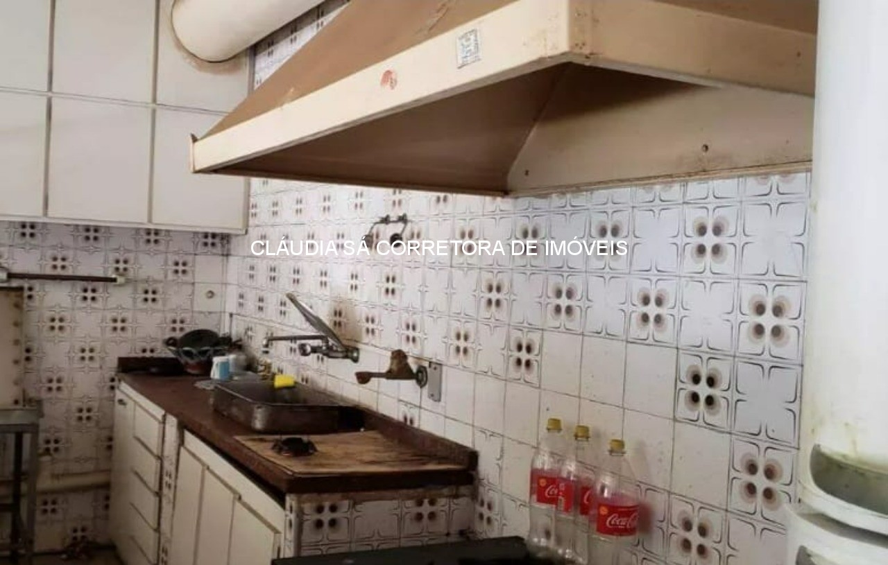 Galpão industrial à venda e ou locação na Vila Carrão, São Paulo-SP: 5 salas, 6 banheiros, 8 vagas de garagem, 1.325,00 m² de área 1.600 de terreno.