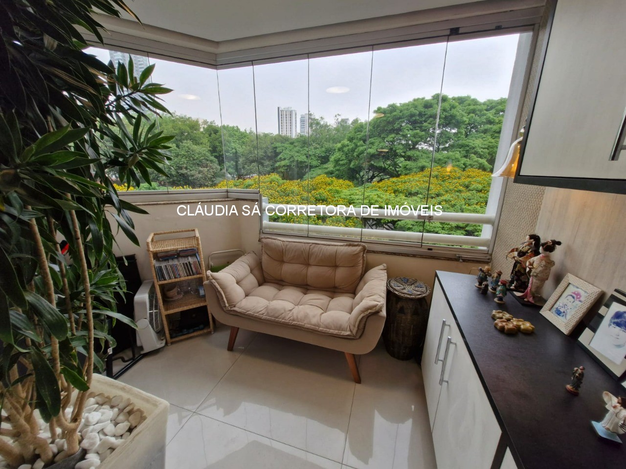 Imperdível: Apartamento à venda no Tatuapé, São Paulo-SP, 3 quartos, 1 suíte, 2 salas, 3 banheiros, 2 vagas, 81m²! . Estuda permuta por outro menor.