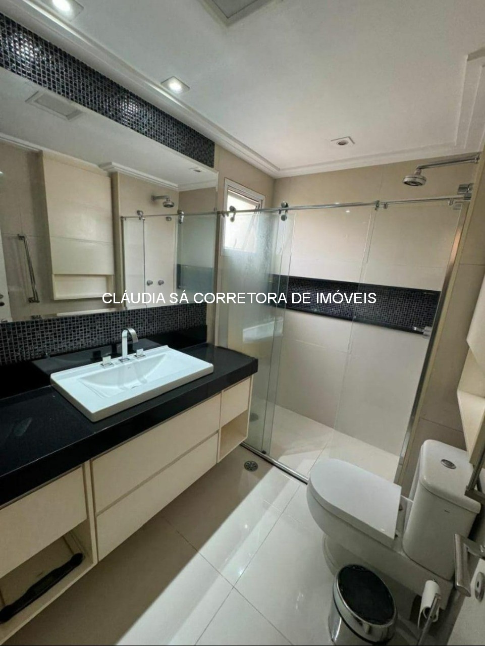 Imperdível oportunidade de adquirir apartamento de luxo no Tatuapé, São Paulo-SP: 4 quartos, 3 suítes, 3 salas, 5 banheiros, 4 vagas, 242m².