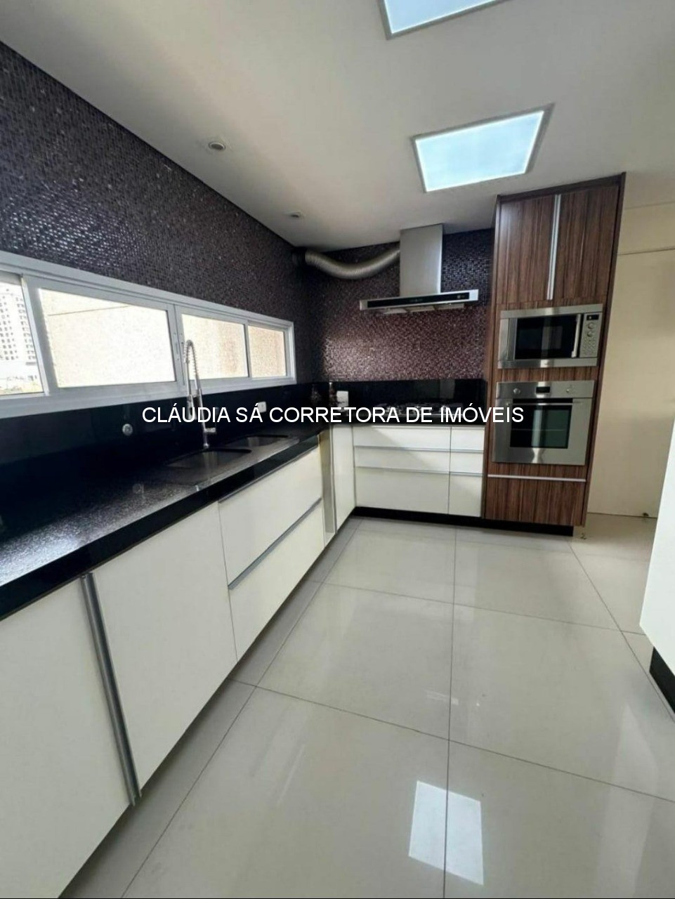 Imperdível oportunidade de adquirir apartamento de luxo no Tatuapé, São Paulo-SP: 4 quartos, 3 suítes, 3 salas, 5 banheiros, 4 vagas, 242m².