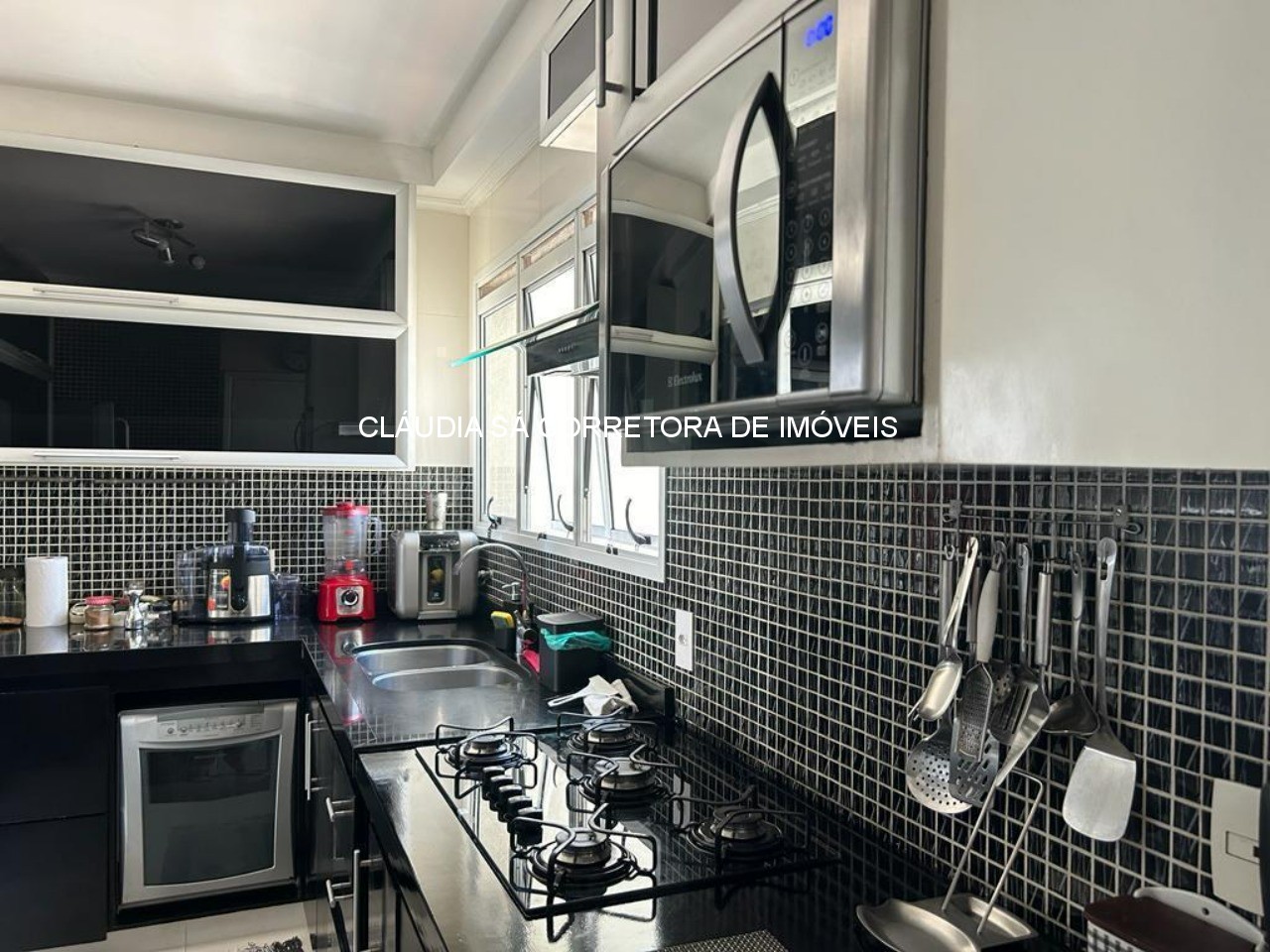 Apartamento de luxo no Tatuapé: 3 quartos, 3 suítes, 3 salas, 5 banheiros, 4 vagas de garagem, 234m² de área.