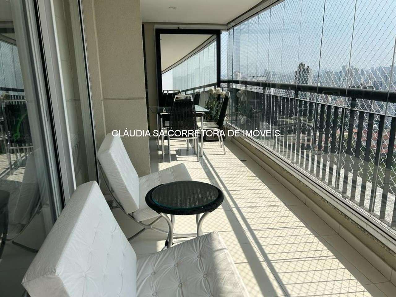 Apartamento de luxo no Tatuapé: 3 quartos, 3 suítes, 3 salas, 5 banheiros, 4 vagas de garagem, 234m² de área.