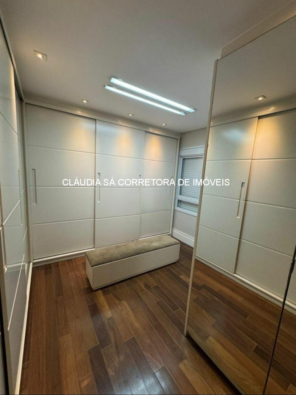 Imperdível oportunidade de adquirir apartamento de luxo no Tatuapé, São Paulo-SP: 4 quartos, 3 suítes, 3 salas, 5 banheiros, 4 vagas, 242m².
