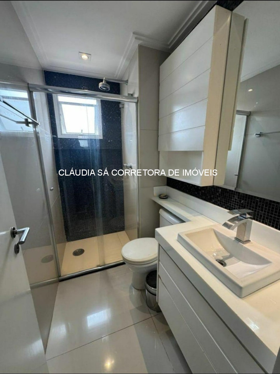 Imperdível oportunidade de adquirir apartamento de luxo no Tatuapé, São Paulo-SP: 4 quartos, 3 suítes, 3 salas, 5 banheiros, 4 vagas, 242m².