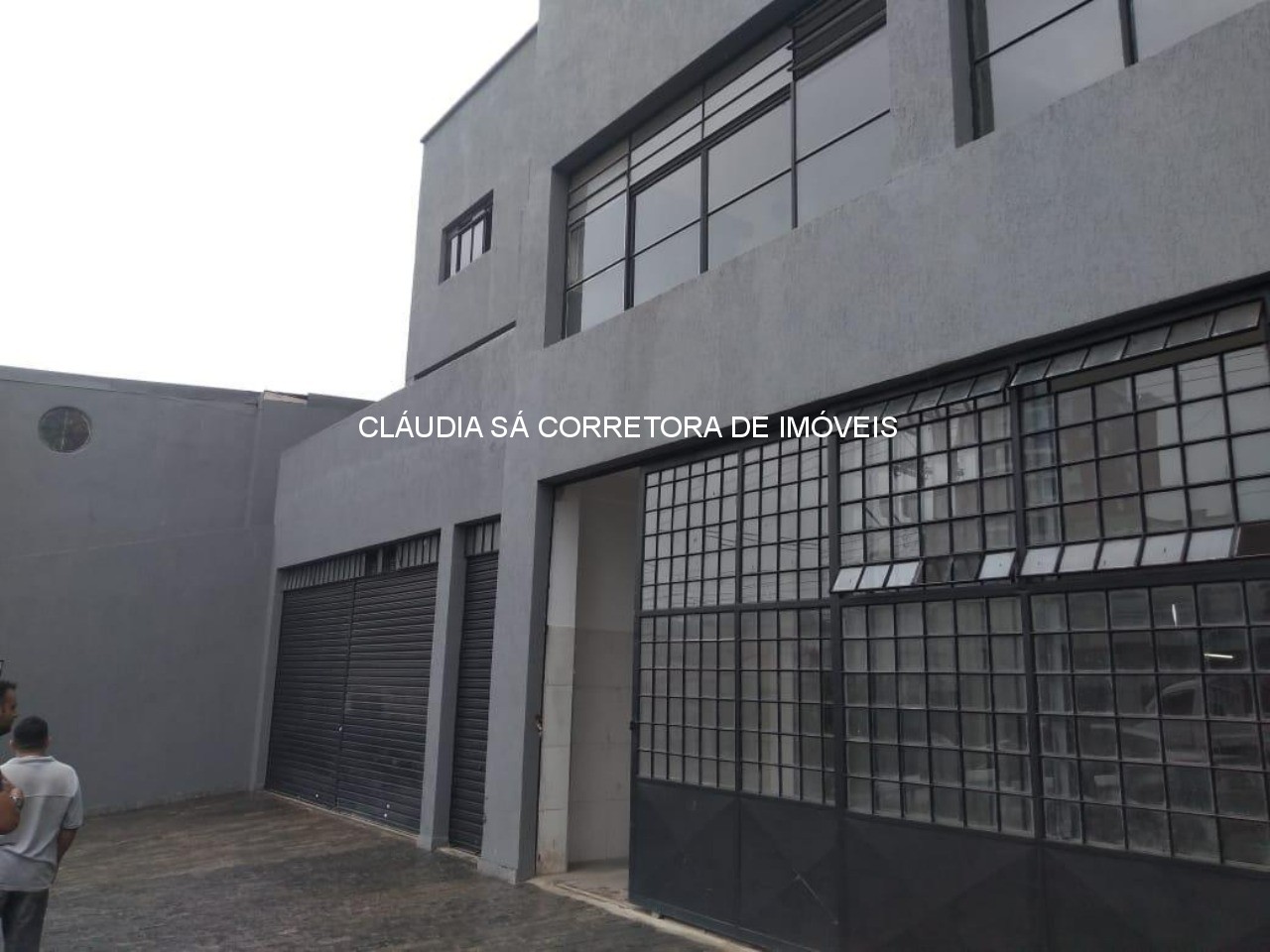 Salão Comercial Premium na Penha São Paulo: 2.700m², 4 Banheiros e 6 Vagas de Garagem!
