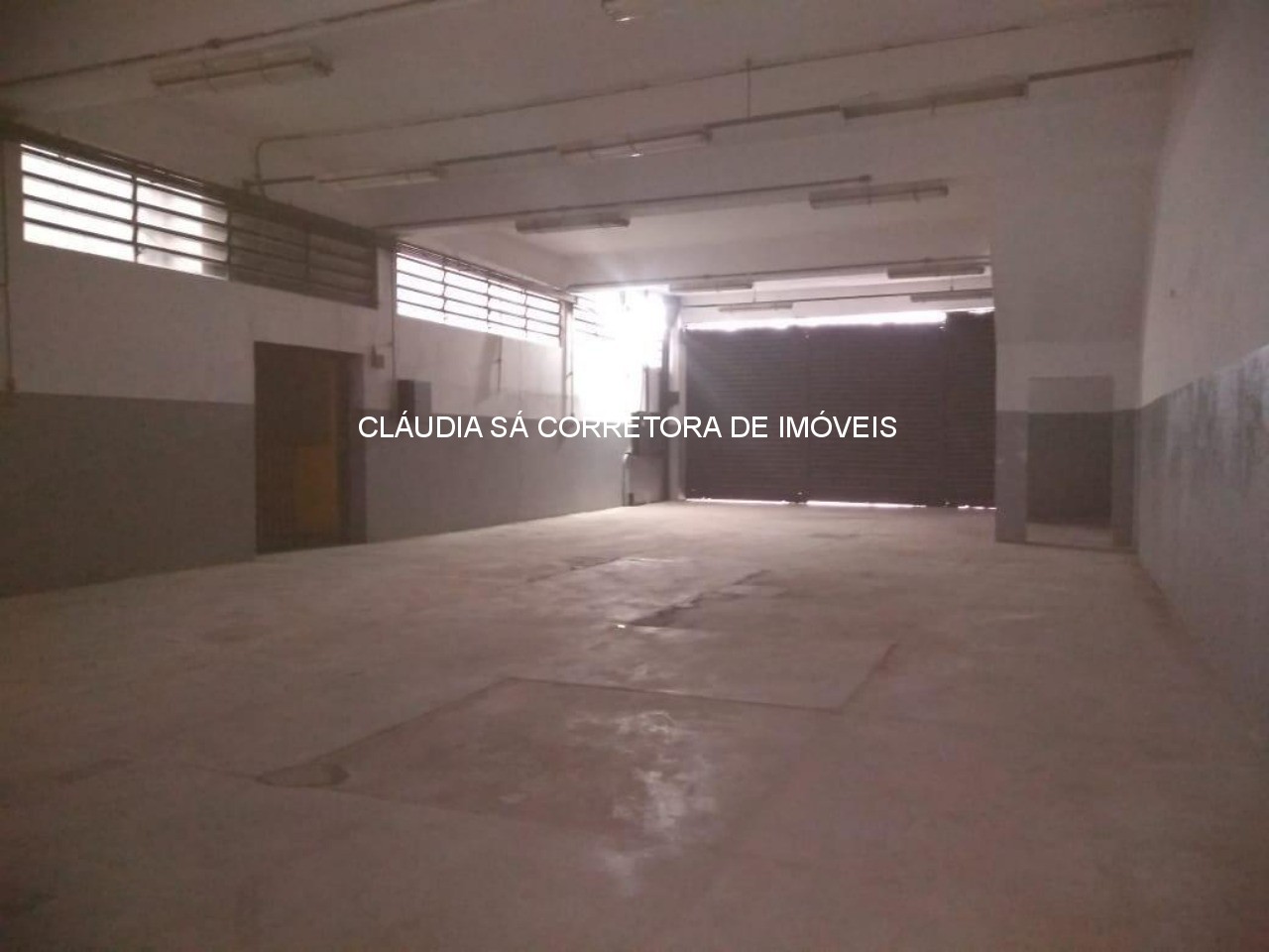 Salão Comercial Premium na Penha São Paulo: 2.700m², 4 Banheiros e 6 Vagas de Garagem!