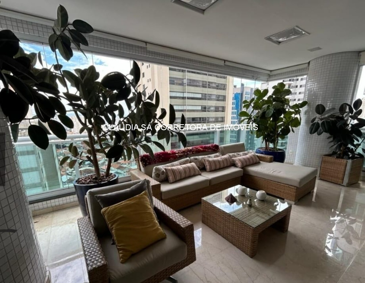 Espetacular apartamento de luxo com 4 suítes e 5 vagas no Anália Franco, São Paulo-SP. Imperdível!