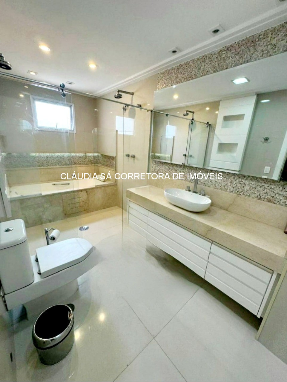 Imperdível oportunidade de adquirir apartamento de luxo no Tatuapé, São Paulo-SP: 4 quartos, 3 suítes, 3 salas, 5 banheiros, 4 vagas, 242m².