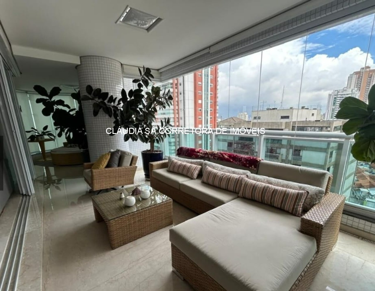 Espetacular apartamento de luxo com 4 suítes e 5 vagas no Anália Franco, São Paulo-SP. Imperdível!