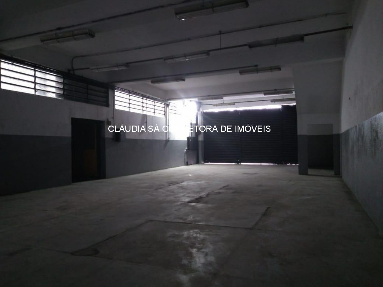 Salão Comercial Premium na Penha São Paulo: 2.700m², 4 Banheiros e 6 Vagas de Garagem!