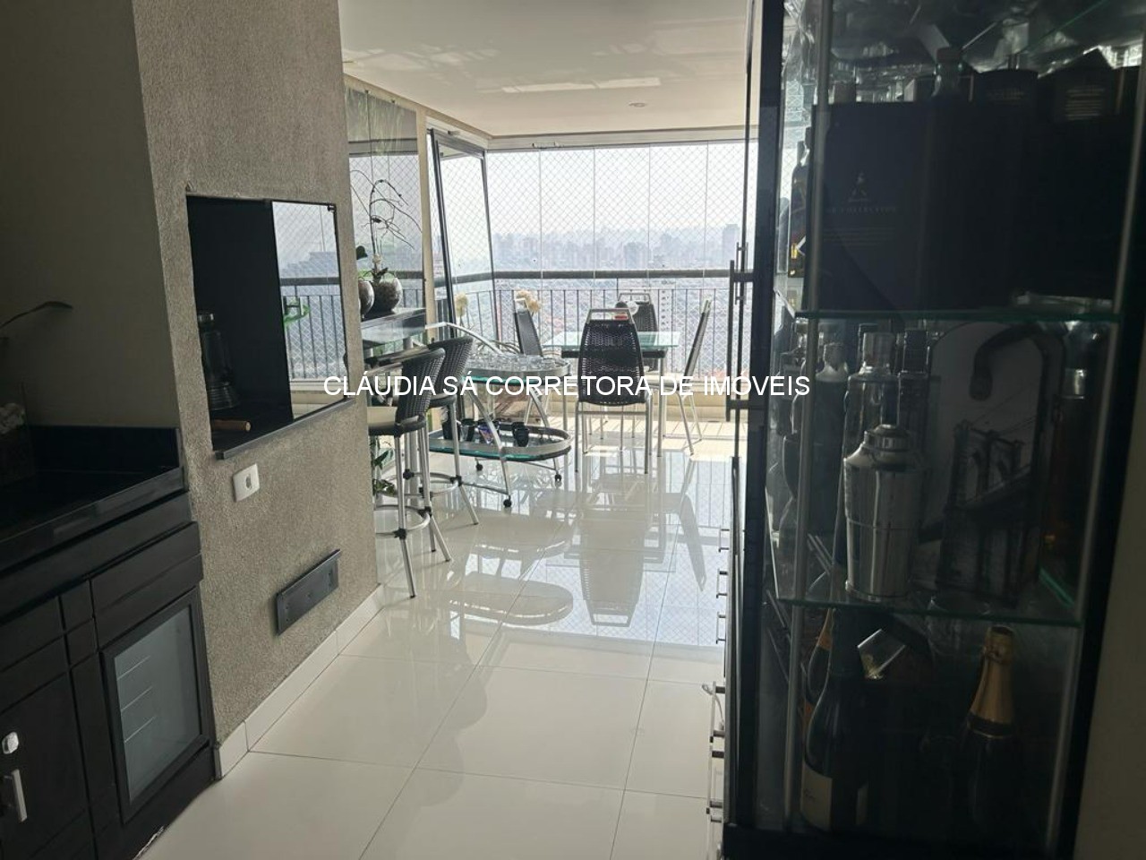 Apartamento de luxo no Tatuapé: 3 quartos, 3 suítes, 3 salas, 5 banheiros, 4 vagas de garagem, 234m² de área.