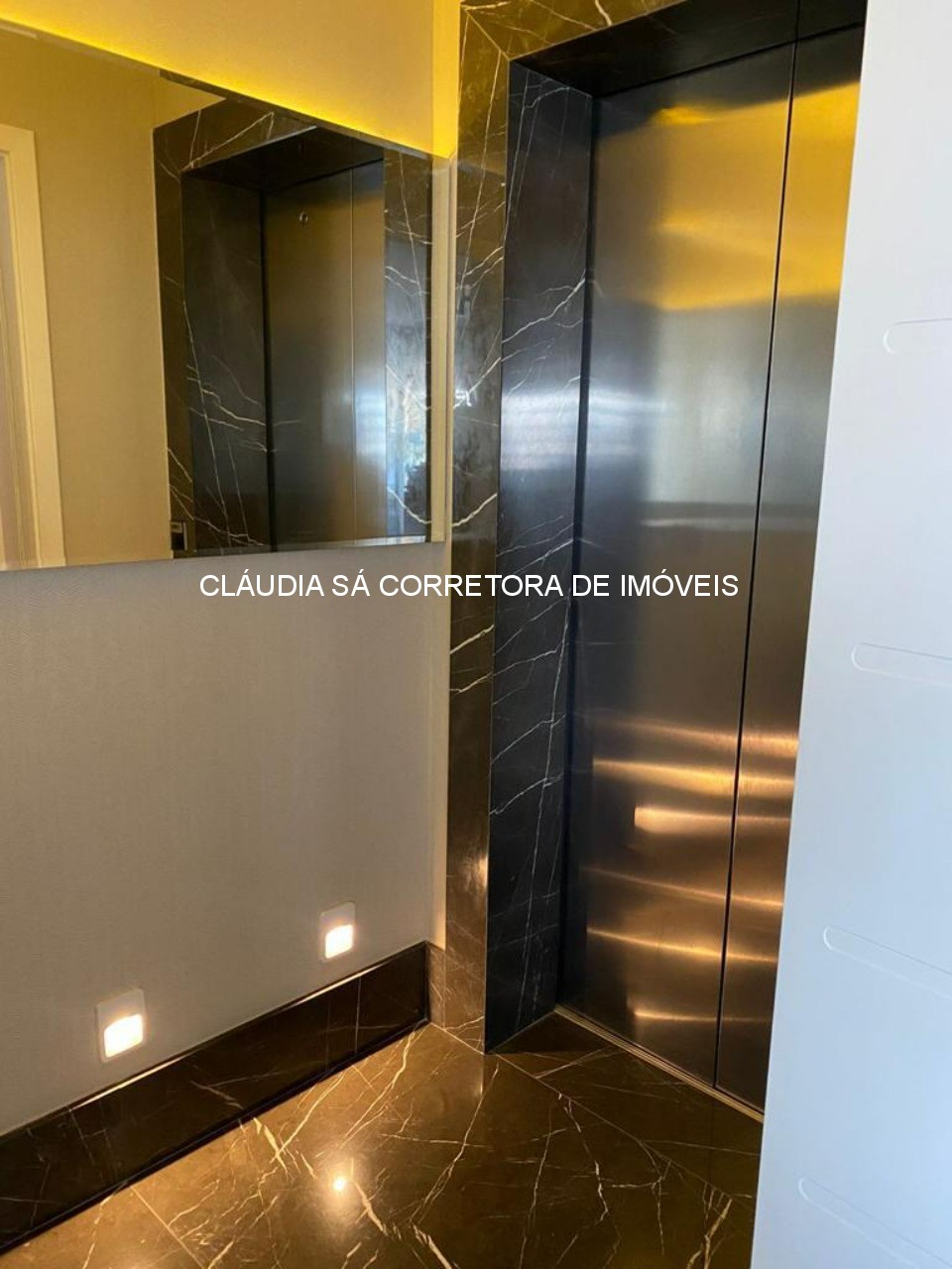 Apartamento de luxo à venda em São Paulo-SP, bairro Tatuapé: 3 quartos, 3 suítes, 3 salas, 5 banheiros, 4 vagas, 165m².