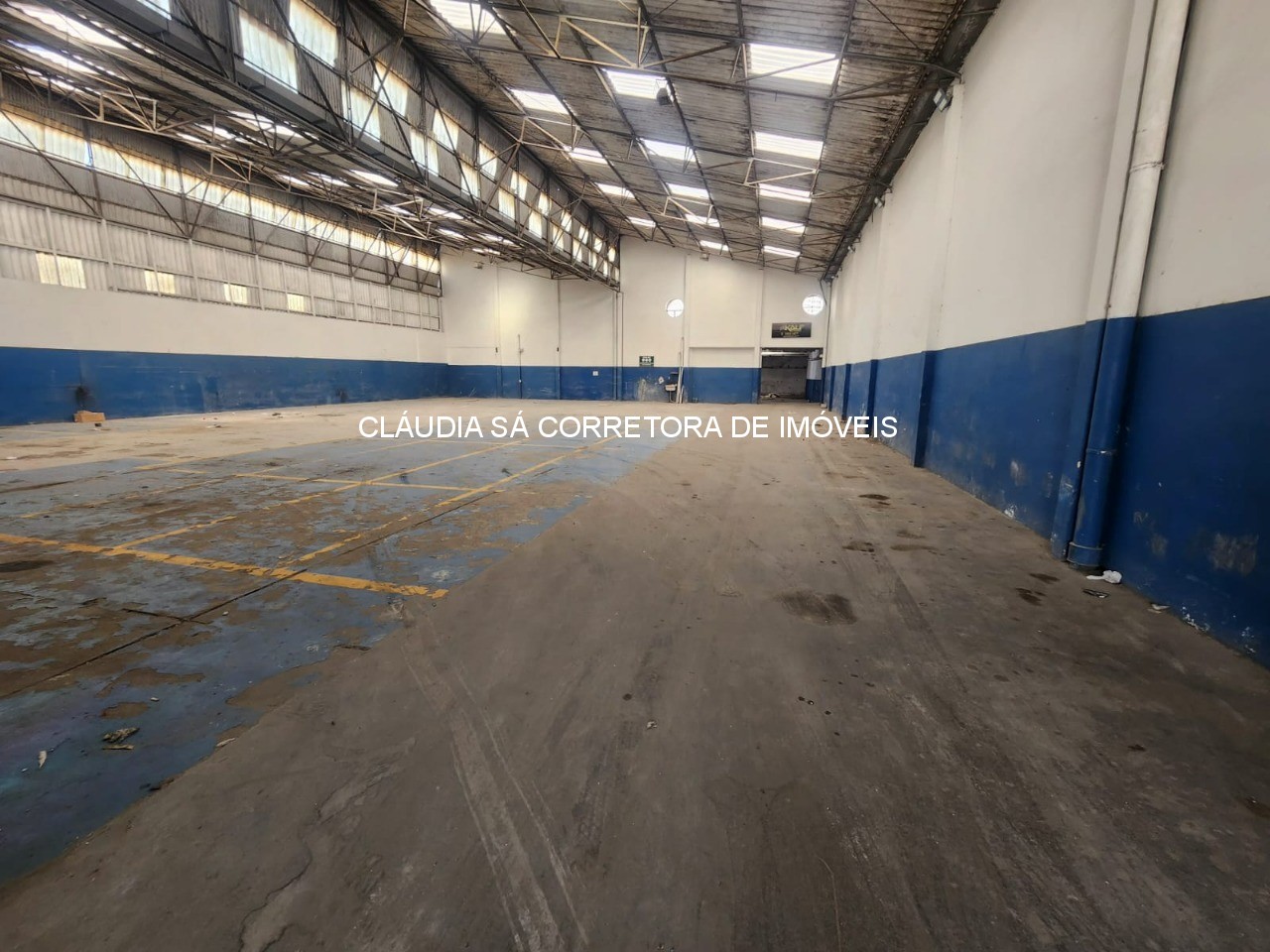 Galpão Comercial locação em São Paulo-SP, Vila Carrão: 3 Salas, 2 Banheiros, 10 Vagas, 1.500 m² de Área.