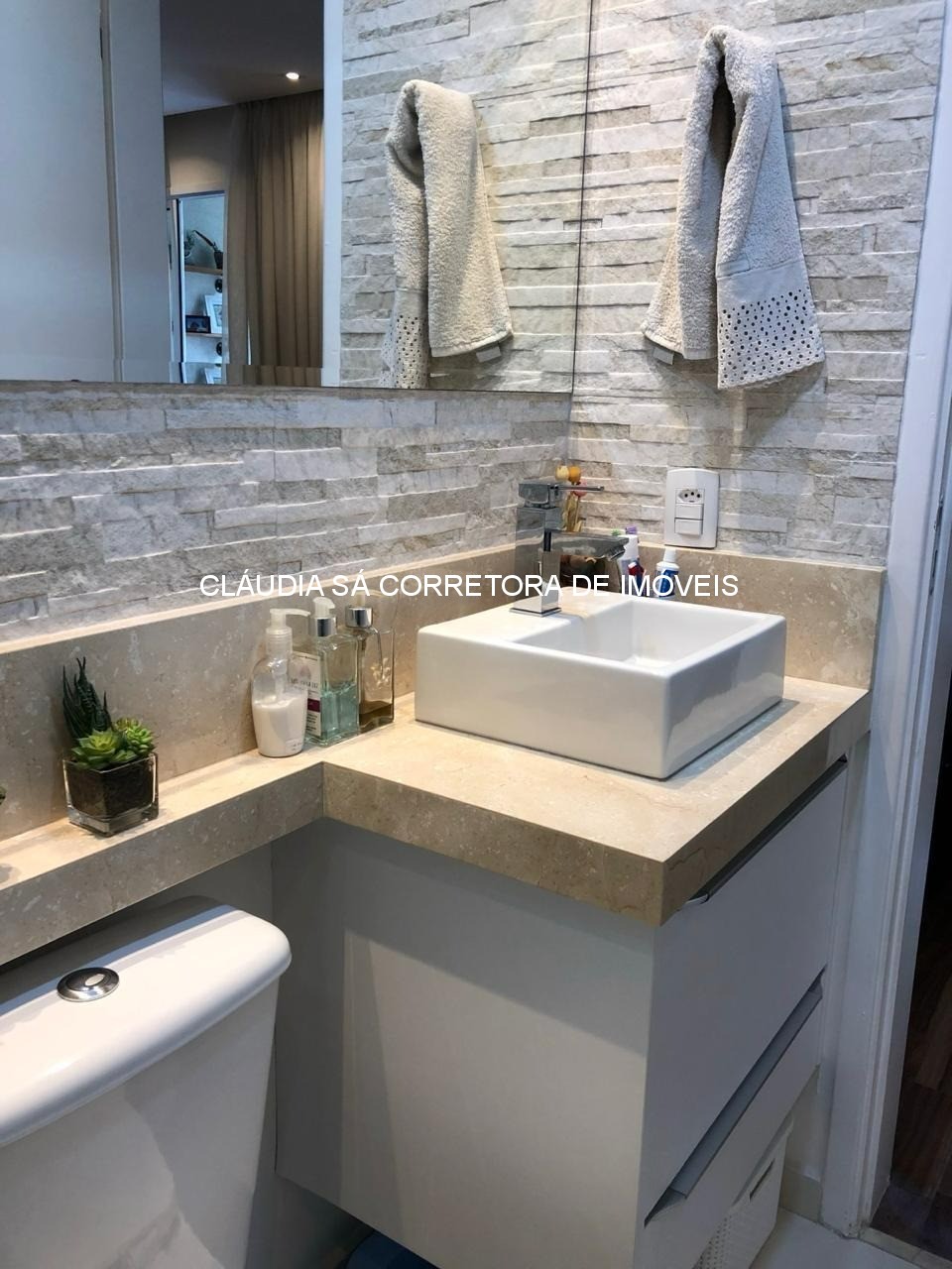 Apartamento à venda em São Paulo-SP, Vila Ivone: 2 quartos, 1 suíte, 1 sala, 2 banheiros, 1 vaga, 68m². Venha conferir!
